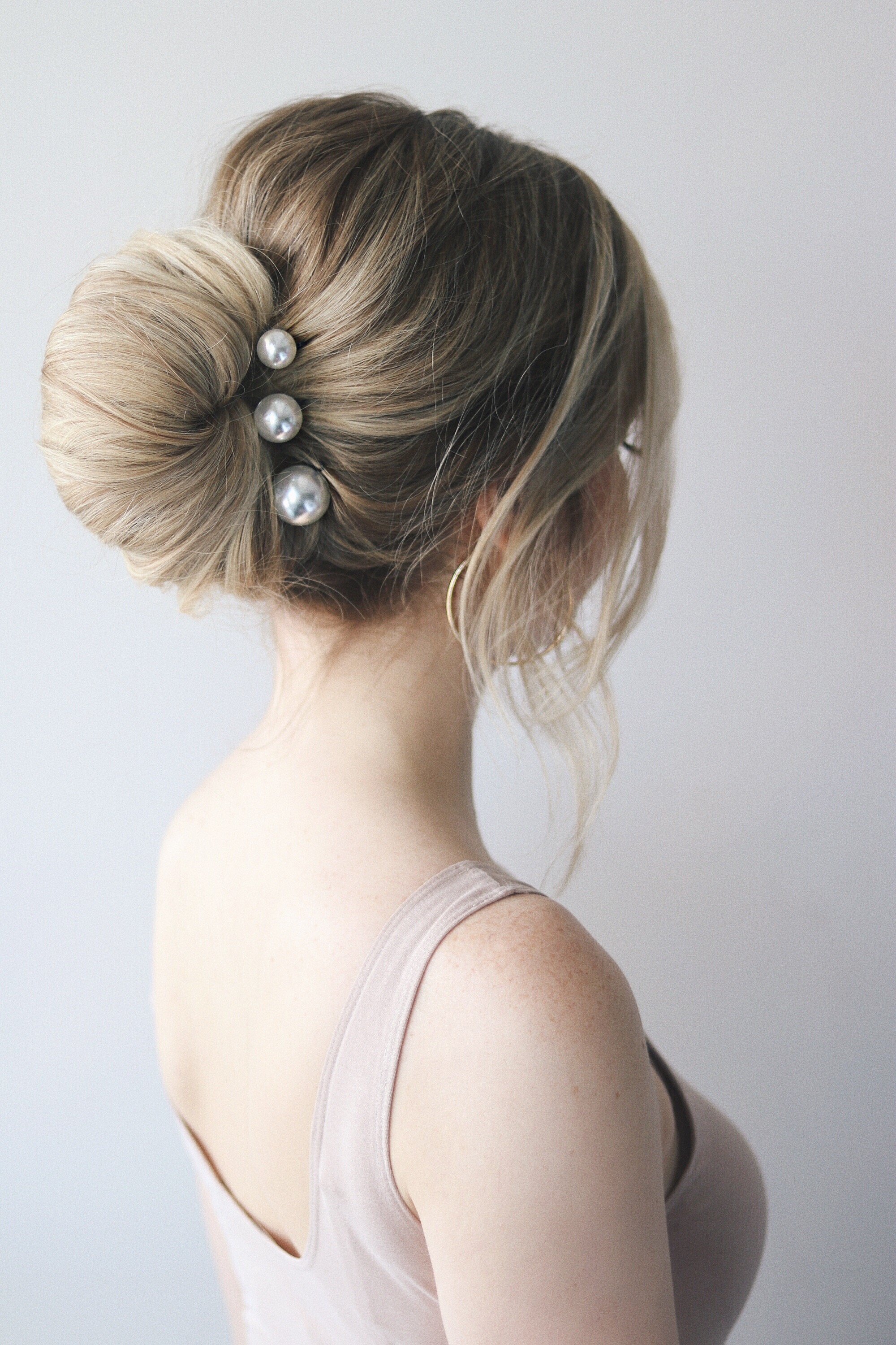 HOW TO: SIMPLE BUN PERFECT FOR PROM & WEDDINGS - Alex Gaboury