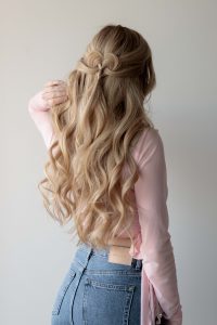 3 EASY HAIRSTYLES FOR VALENTINE’S DAY