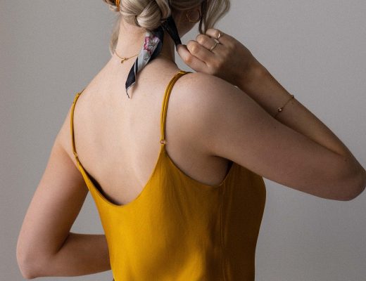 5 WAYS TO STYLE A SCARF IN YOUR HAIR + TUTORIALS