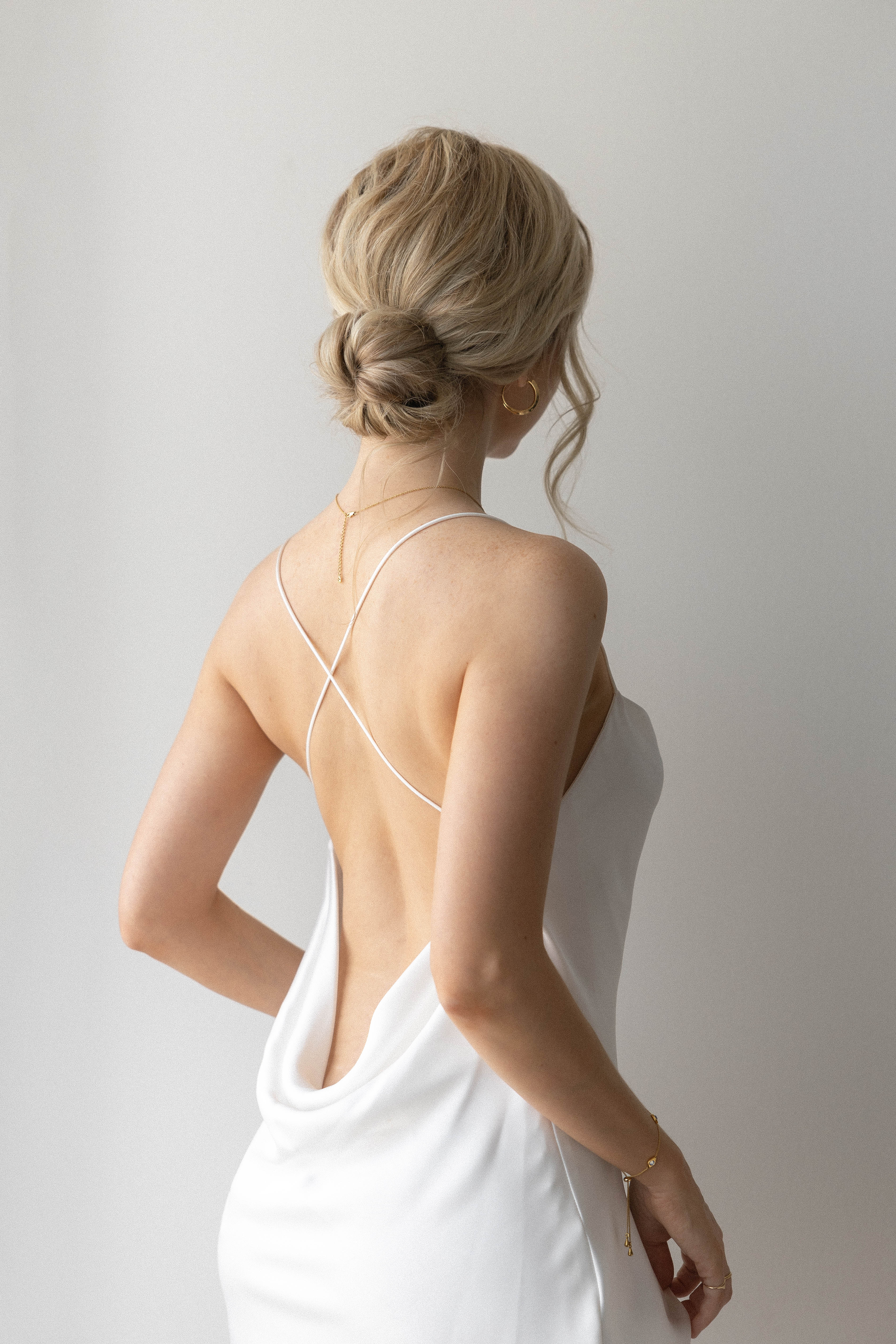 Hairstyle ideas for long hair and a lowback dress  rweddingplanning
