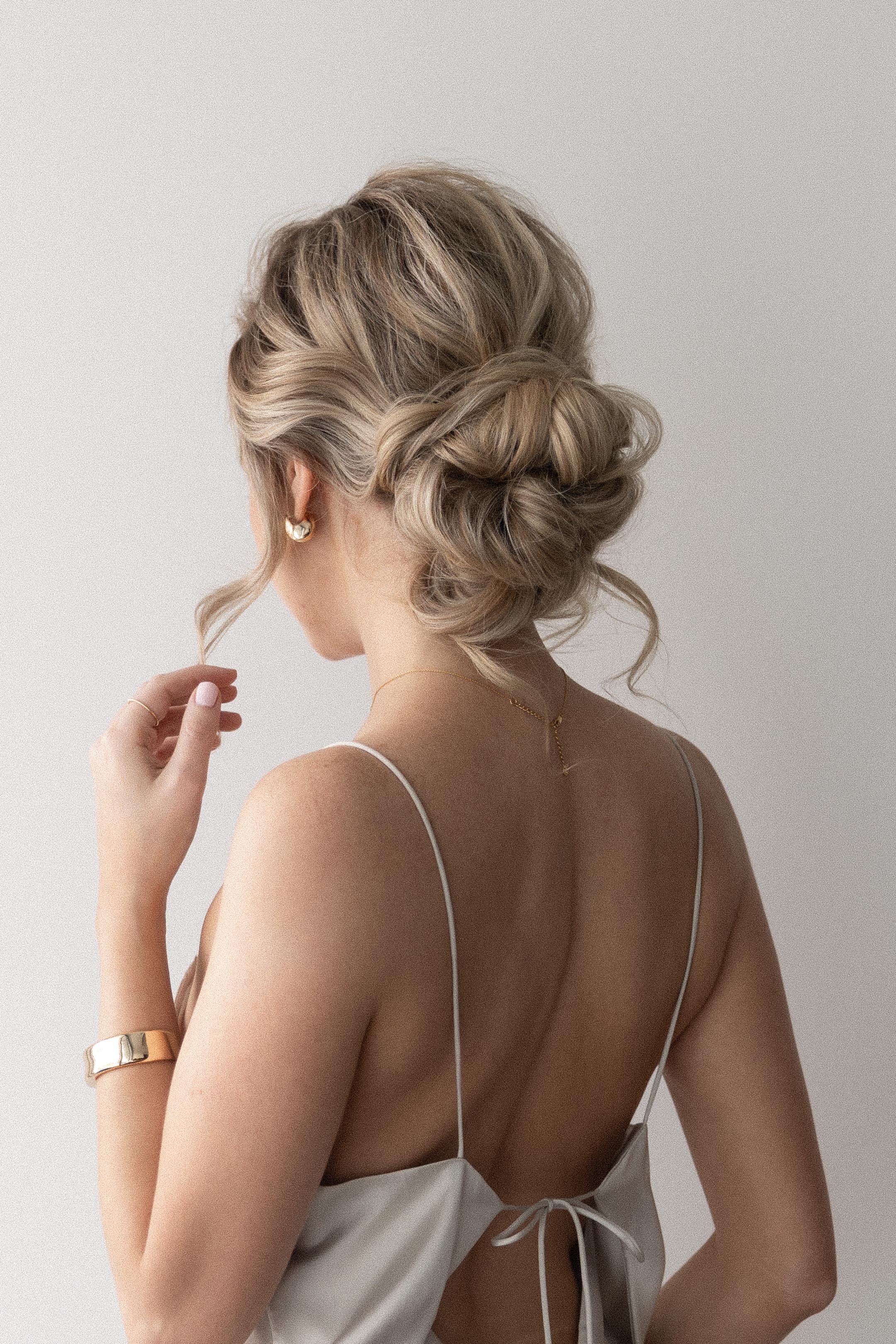Go-To Favourite Messy Bun Hairstyles In These Easy Steps | Femina.in
