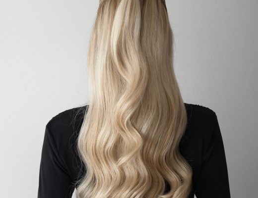 Holiday Half Up Hair Tutorial - Seasonal Hair Inspo