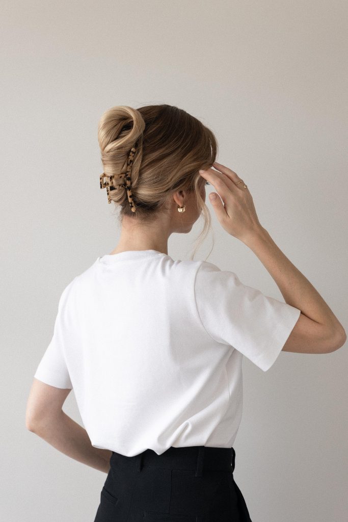 Claw Clip Hairstyles Long Hair - Easy Fall Hairstyle