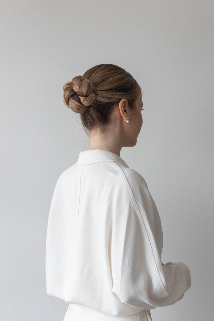 How to Match Your Hairstyle to Your Neckline