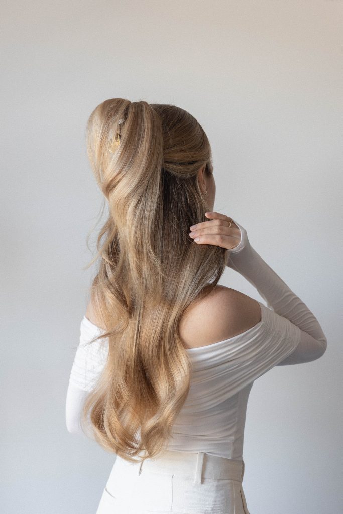 Step by Step Guide for What Hairstyle for What Neckline | 5 Easy Hairstyles